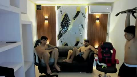 thomson_hot01 online show from April 14, 5:44 am