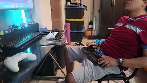 thor0200 online show from September 28, 11:25 pm