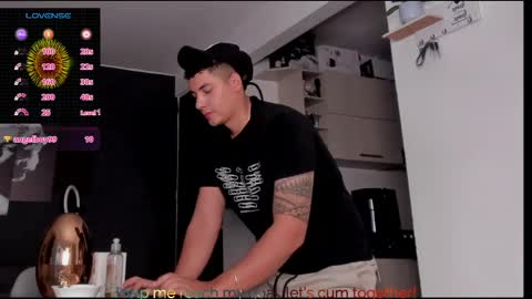 cristian online show from April 11, 12:15 am