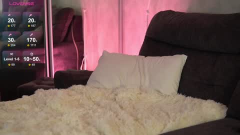 Snapshot of tia__moon chatting on September 24, 3:41 pm tia__moon online show from September 24, 3:41 pm