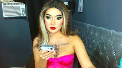 tiarrafoxs online show from March 5, 12:11 pm