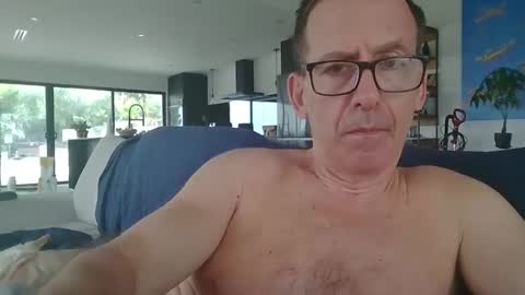 JustMe online show from March 1, 6:11 pm