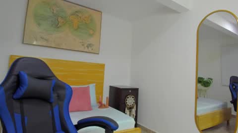 T I F F A N N Y online show from April 18, 1:02 pm