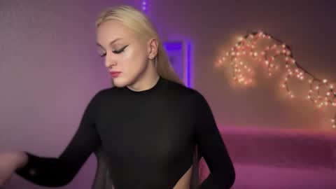 Amira online show from October 30, 10:49 am