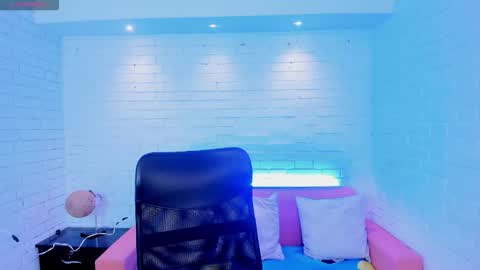 tiffanyhoustton online show from March 18, 12:33 pm