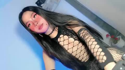 tight_elliana online show from December 18, 9:32 pm