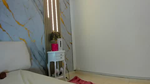 T I F F A N Y online show from April 10, 8:46 pm