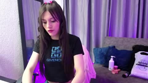 tiinajonus_ online show from April 6, 3:59 am