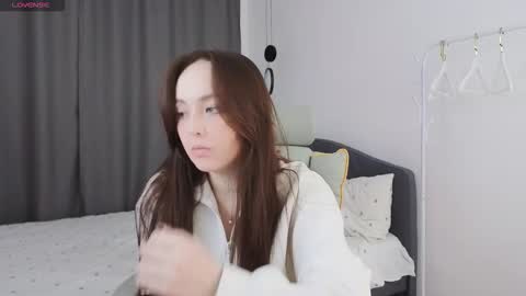 Mia online show from March 17, 3:39 pm