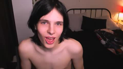 Snapshot of timi_moon chatting on October 7, 6:37 pm timi_moon online show from October 7, 6:37 pm