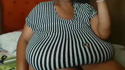 tinagiant online show from March 19, 10:04 pm