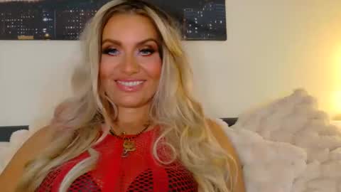 tinkerbell822 online show from October 24, 9:32 am