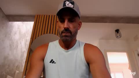 tinoclandestino online show from May 17, 8:01 am