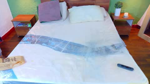 tiny_whore18 online show from April 3, 8:43 am