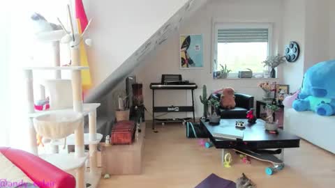 Snapshot of tiny_williams chatting on October 13, 7:32 am Tiny online show from October 13, 7:32 am