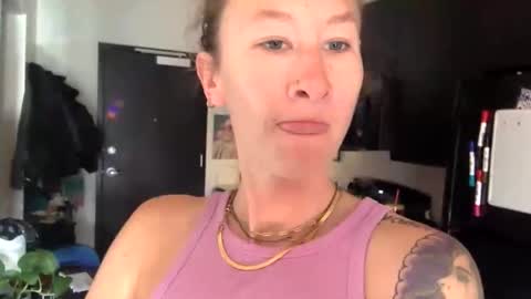 tinyandtatted420 online show from November 8, 4:32 pm