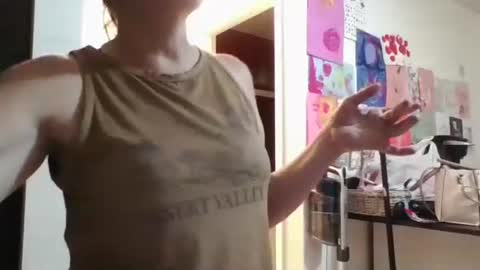 tinyassbossymilf online show from April 5, 12:18 am