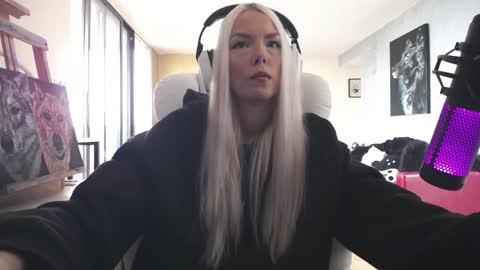 stage Kylie Sinner  brand CLITBAIT online show from October 20, 3:39 pm