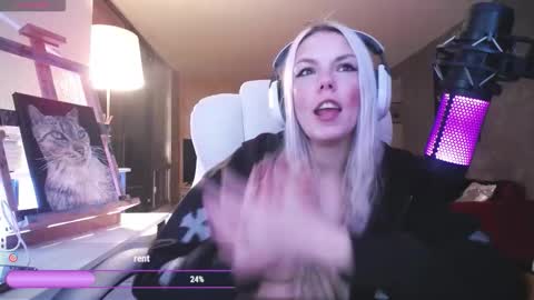 stage Kylie Sinner  brand CLITBAIT online show from March 18, 5:46 am