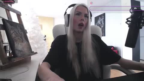 stage Kylie Sinner  brand CLITBAIT online show from February 12, 8:45 pm