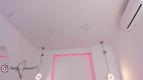 Luna  online show from February 3, 2:02 pm