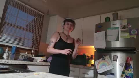 tinytitties online show from June 19, 2:06 am