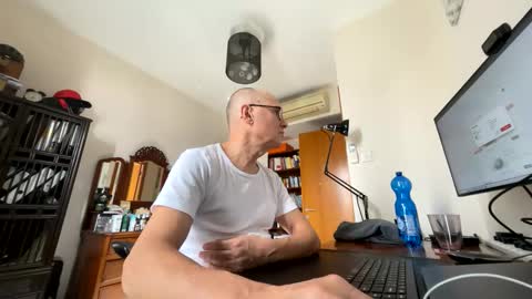 TKSnoopy online show from February 1, 6:54 am