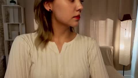 Lin online show from May 4, 10:11 am