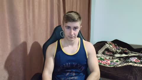 todhorny987 online show from December 5, 6:15 am