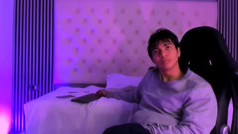 toji lee online show from November 12, 4:59 am