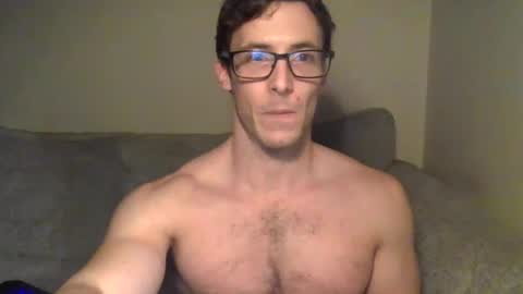 Snapshot of tom90ukx chatting on December 23, 6:15 pm tom90ukx online show from December 23, 6:15 pm