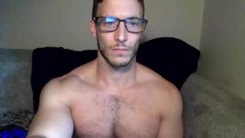 Snapshot of tom90ukx chatting on October 18, 5:28 pm tom90ukx online show from October 18, 5:28 pm