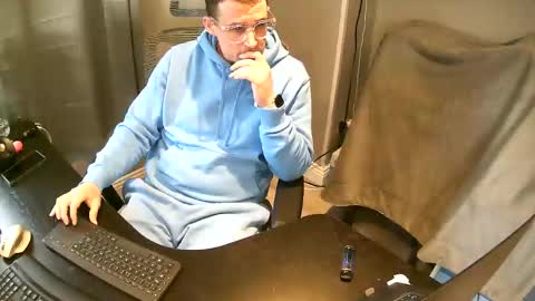 tom_elliott online show from November 19, 12:15 pm