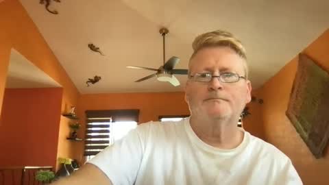 Hola online show from March 18, 9:31 pm