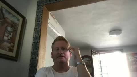 Hola online show from December 3, 6:00 pm