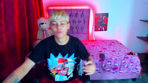 tomboygirl69 online show from December 22, 3:33 am