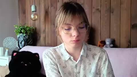 Melissa online show from June 10, 3:22 pm