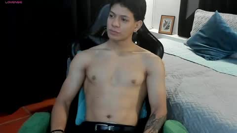 tony_petrov online show from June 5, 6:08 am
