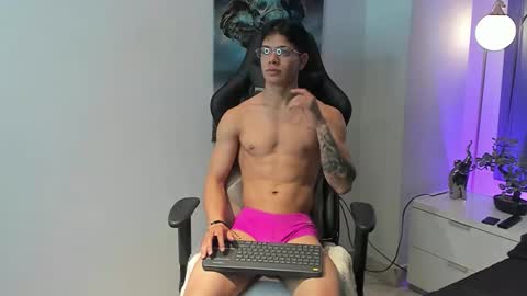 tony_petrov online show from November 30, 3:13 am