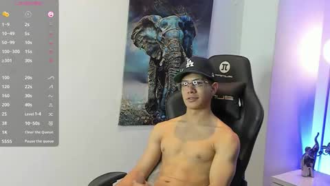 tony_petrov online show from December 19, 4:52 am