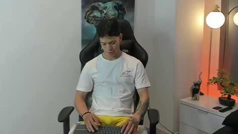 tony_petrov online show from November 26, 1:52 pm