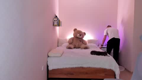 Snapshot of toohornyserj chatting on February 1, 8:47 pm toohornyserj online show from February 1, 8:47 pm