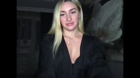 tosyna07555 online show from December 1, 9:50 pm