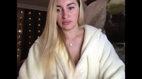 tosyna07555 online show from January 8, 10:16 pm