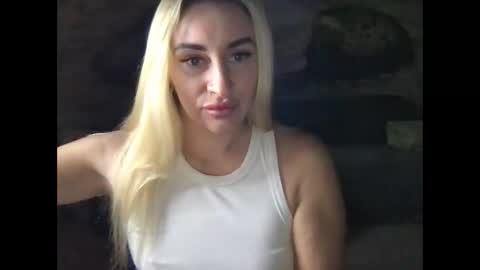 tosyna07555 online show from December 8, 9:52 pm