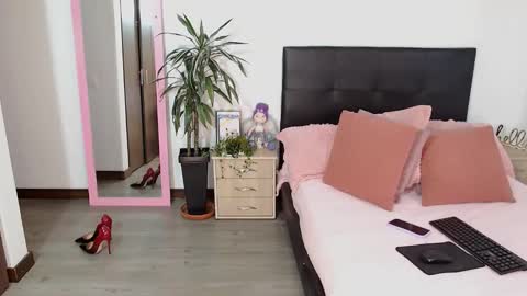 Traci online show from May 14, 12:36 pm