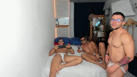 travis bakerr online show from December 20, 3:58 am