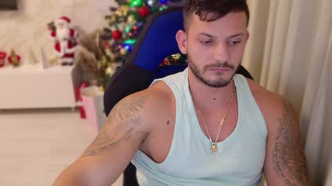 TRAVISS HOLDEN online show from December 19, 11:46 pm