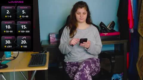 TreeJeanne online show from November 18, 3:42 am