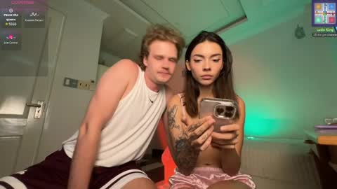 Sarah And Jon online show from April 9, 7:36 am